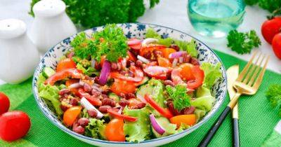 Салат с консервированной фасолью и свежими овощами: простой рецепт