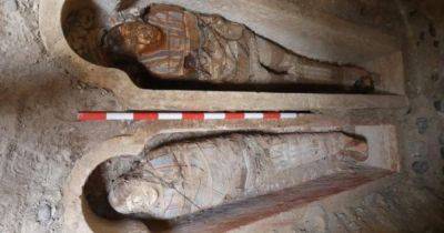 С цветными масками и золотыми языками: археологи нашли мумии римской эпохи в Египте (фото)