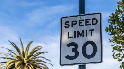 В Калифорнии планируют ставить ограничитель скорости с ИИ в бортовые компьютеры автомобилей