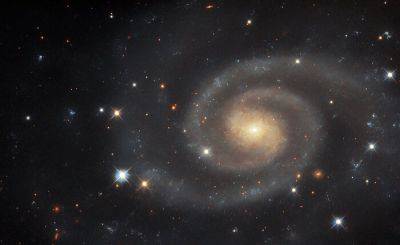 «Хаббл» запечатлел тусклую спиральную галактику UGC 11105