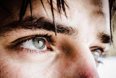 Необычный факт: люди со светлым цветом глаз лучше видят в темноте - cursorinfo.co.il - Англия