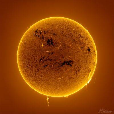 В пятнадцать раз больше Земли: астрофотограф запечатлел гигантский выброс плазмы на Солнце - universemagazine.com