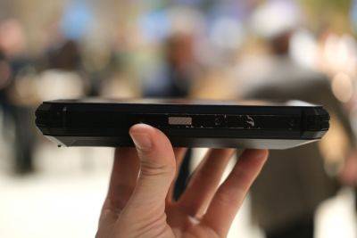 Под брендом Energizer выпустили смартфон с аккумулятором на 28000 мА*ч — 28 мм толщиной и массой более полукилограмма