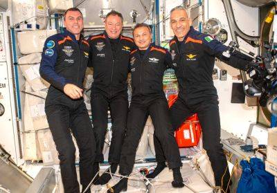 Космическим туристам на МКС дали дополнительное время насладиться космосом
