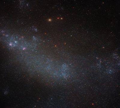 «Хаббл» запечатлел галактику неправильной формы ESO 245–5 - habr.com