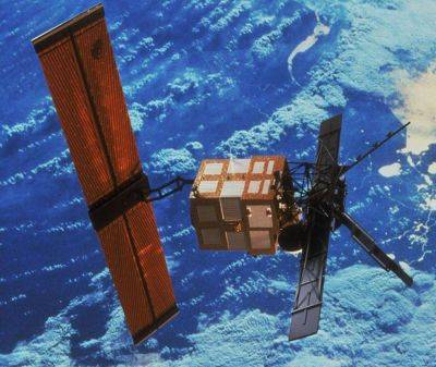 Гигантский спутник сгорит в атмосфере после 13 лет страданий