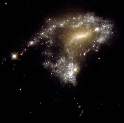 Космические жемчужины: Hubble сфотографировал скопления молодых звезд