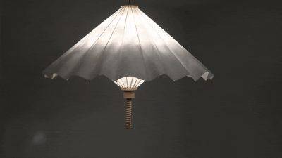 Дизайнер из Франции придумал необычную лампу в виде зонта