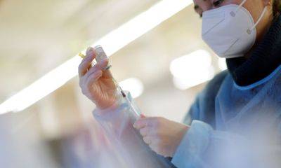 Медики изучили на предмет побочек человека, поставившего себе 217 вакцин от коронавируса