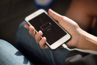 Пользователи iOS 17.4 жалуются на большой расход батареи после установки