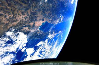 Микроспутник Canon сфотографировал Землю с высоты 1000 км