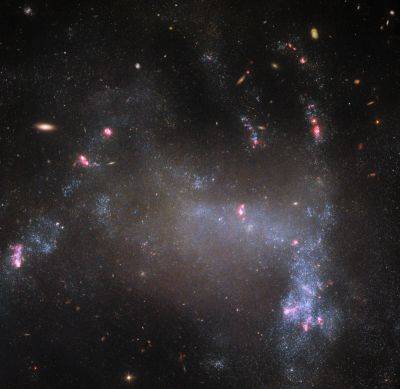 Космический паук: Hubble сфотографировал необычную галактику