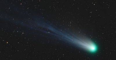 Дьявольская комета-вулкан уже хорошо видна в ночном небе: скоро будет рядом с Землей (фото)