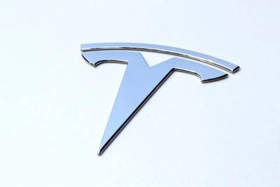 Tesla урегулировала иск с семьей инженера Apple, погибшего в результате аварии на автопилоте - hitechexpert.top - шт. Калифорния