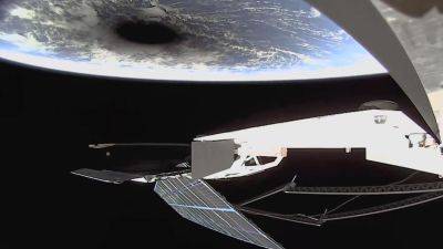 Затмение из космоса: потрясающее видео тени Луны, укрывающей Землю