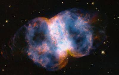 Hubble отметил свой день рождения снимком космической гантели