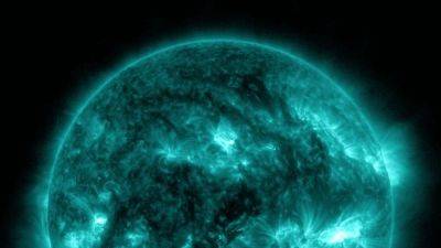 На Солнце произошли 4 мощные вспышки одновременно, одна из которых теперь направляется к Земле
