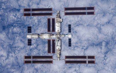Китайская орбитальная станция «Тяньгун» столкнулась с космическим обломком