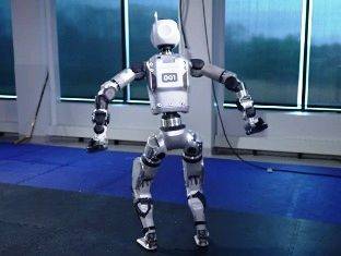 Насколько гуманоидные роботы эффективнее, чем люди