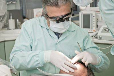На приеме у стоматолога в Турции мужчине сломали челюсть и случайно завинтили имплант в мозг — жуткое фото - cursorinfo.co.il - Турция