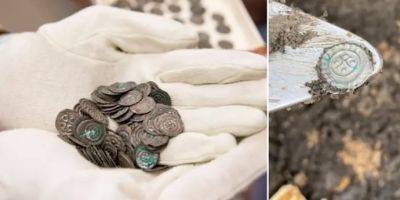 Древняя могила в Швеции скрывала 850 серебряных монет