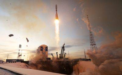 На уличных экранах городов РФ начнут транслировать запуски космических ракет