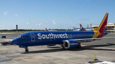 У Boeing снова проблемы — самолет 737 потерял крышку двигателя во время взлета в аэропорту Денвера