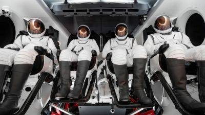 SpaceX представила скафандр для астронавтов Extravehicular Activity Suit для выхода в открытый космос