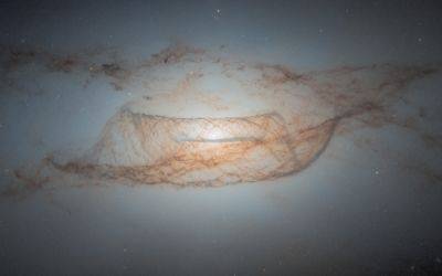 Hubble сфотографировал редкую галактику