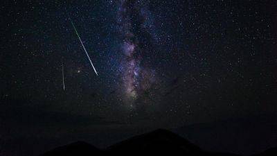 В эти выходные наблюдайте за метеорным потоком Эта-Акварид, который достигает своего пика - 24tv.ua