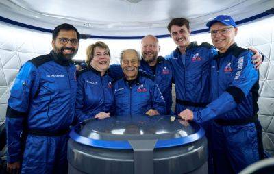 Космическая компания Blue Origin отправила в космос 90-летнего астронавта