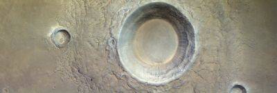 Зонд TGO сфотографировал ледяное сердце марсианского кратера
