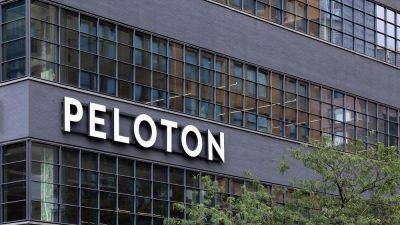 Peloton подтвердила сокращение 15% персонала, или около 400 сотрудников