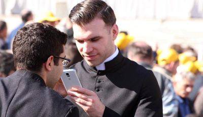 Не выдержал искушения: священник из Пенсильвании потратил более $40тыс из кассы церкви на мобильные игры