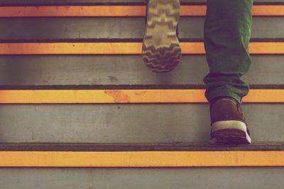 Как ежедневные подъемы по лестнице влияют на продолжительность жизни