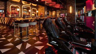 В Бостоне открыли ресторан F1 Arcade, в котором можно вкусно поесть и поездить за рулём болида Формулы-1 - gagadget.com - США - Вашингтон - Колумбия - Лондон - Бостон