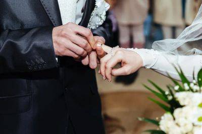 В РФ можно будет заключить брак и сменить фамилию по биометрии
